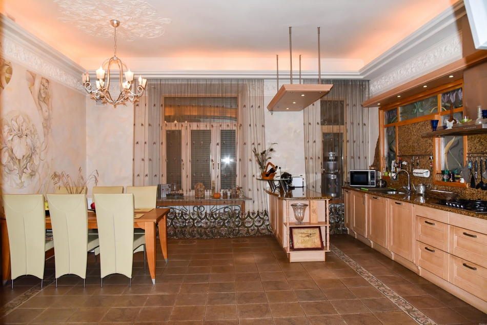 Продажа 4-комн квартиры на вторичном рынке Греческий проспект,  д. 12