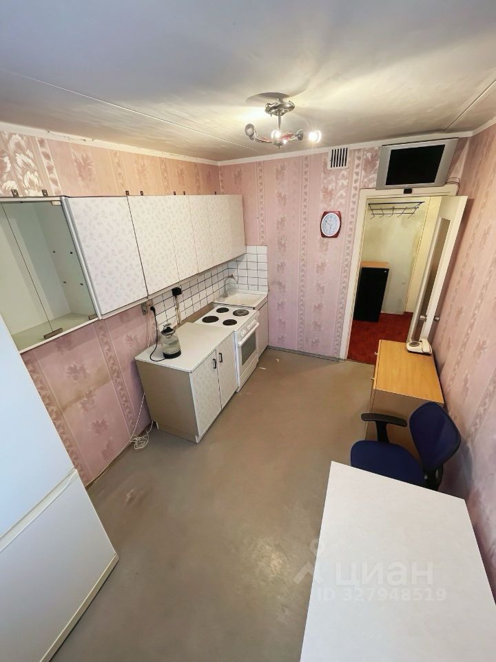 Продажа 1-комн квартиры на вторичном рынке Химки, Ленинградская улица,  д. 18а