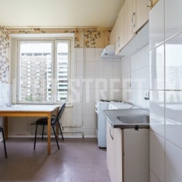 Продажа 3-комн квартиры на вторичном рынке Саянская улица,  д. 6