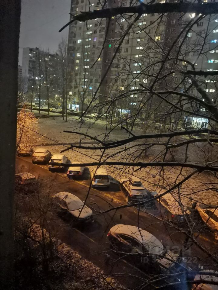 Аренда 2-комн квартиры на вторичном рынке Осенний бульвар, 16К2