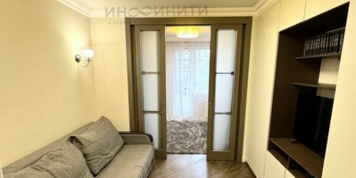 3-комн квартира Новгородская улица,  д. 30