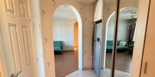 4-комн квартира улица Чекистов,  д. 22