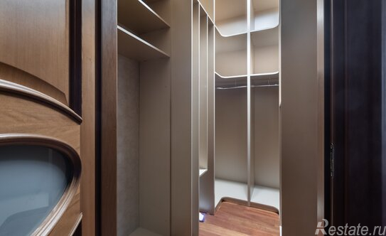 Продажа 4-комн квартиры на вторичном рынке Озерковская набережная,  д. 26