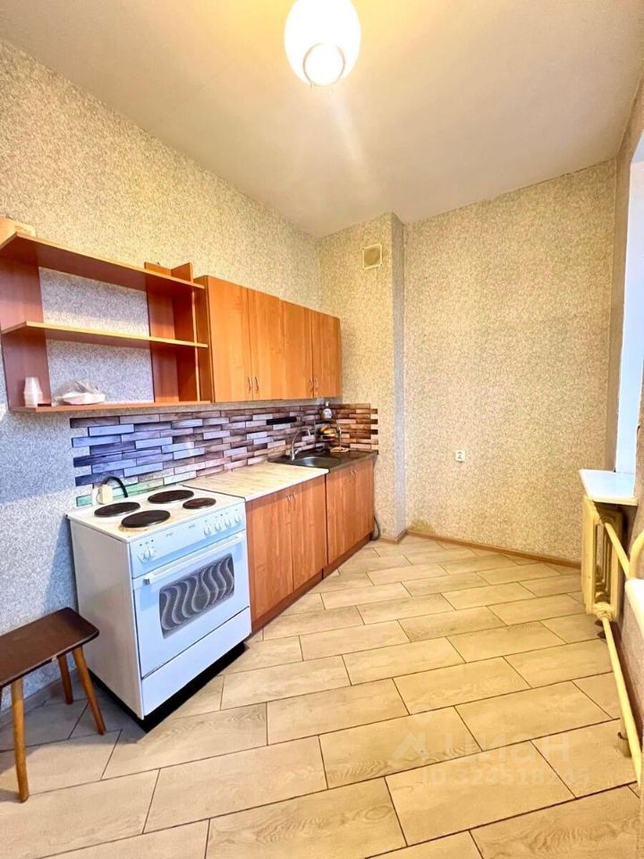 Продажа 1-комн квартиры на вторичном рынке пос. Металлострой, Пионерская улица, 4