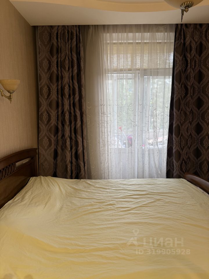 Продажа 3-комн квартиры на вторичном рынке улица Маршала Бирюзова, 18