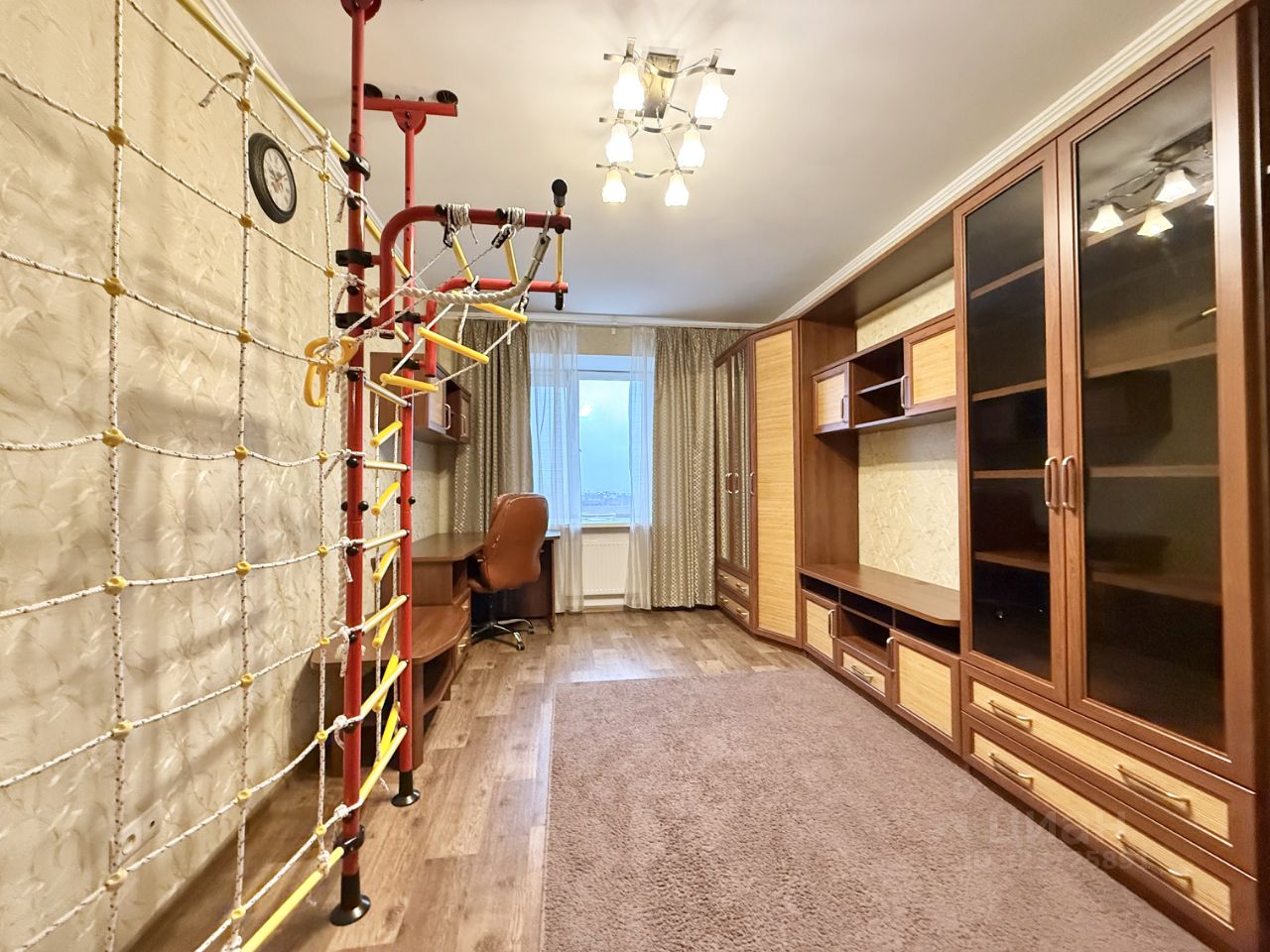 Аренда 3-комн квартиры на вторичном рынке улица Есенина, 1к1