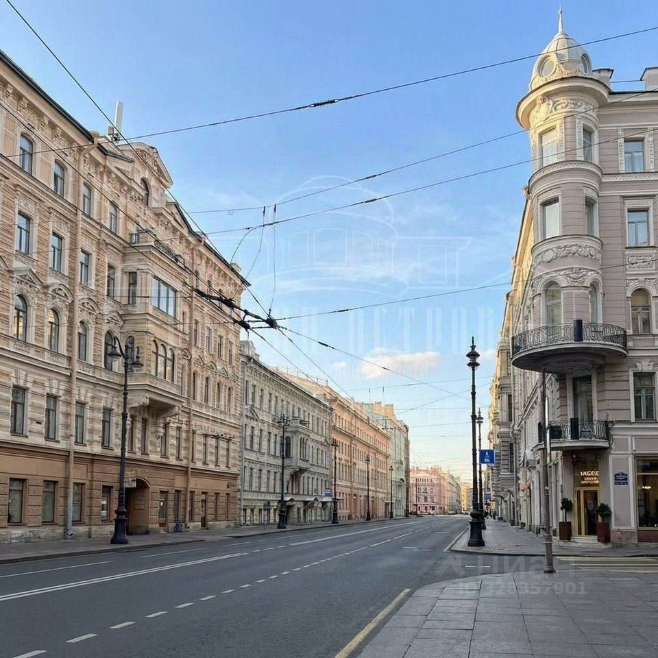 Продажа 3-комн квартиры на вторичном рынке Невский проспект, 105