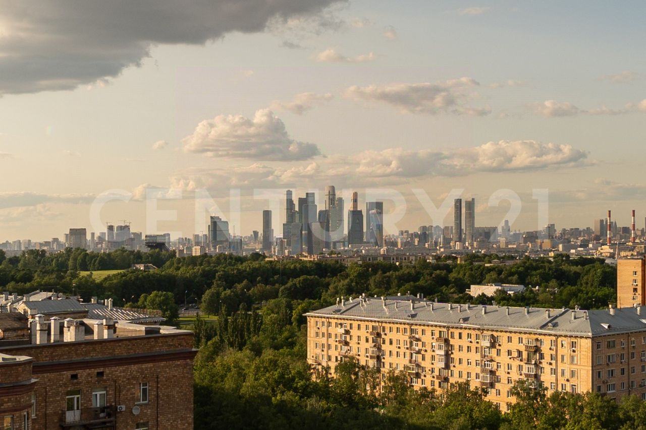 Продажа 6-комн квартиры на вторичном рынке Университетский проспект, 5