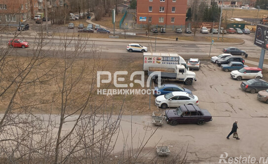 Продажа 3-комн квартиры на вторичном рынке Гатчина, ул Рощинская,  д. 9а