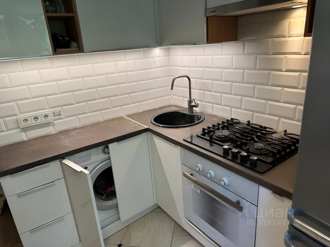 Продажа 2-комн квартиры на вторичном рынке Белые Столбы мкр, улица 2-я Московская, 60