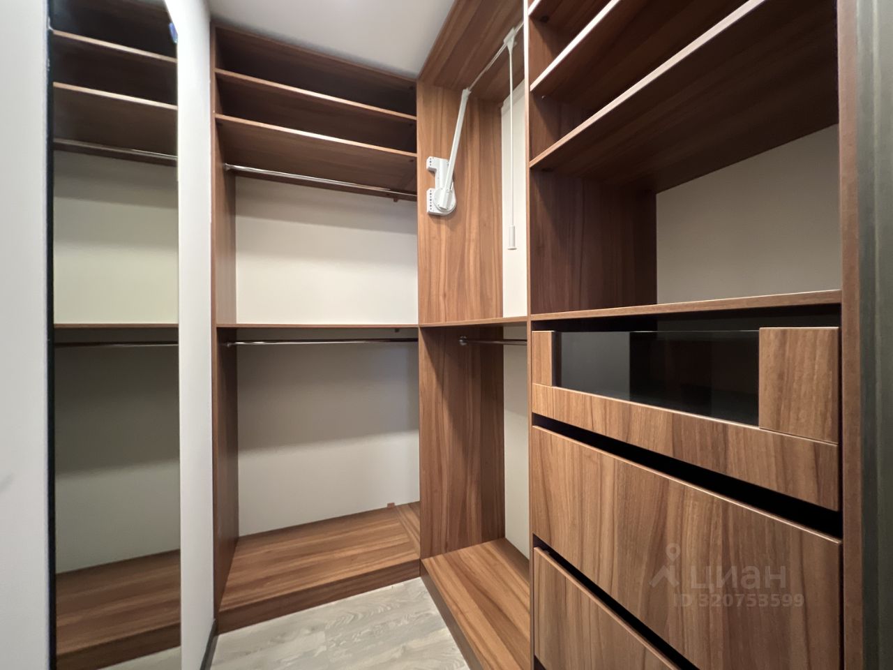 Аренда 2-комн квартиры на вторичном рынке Карамышевская набережная, 34