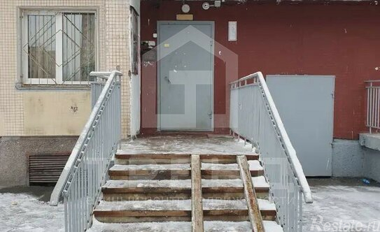 Продажа 1-комн квартиры на вторичном рынке улица Коммуны,  д. 32 к2