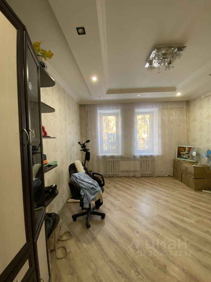 Продажа 2-комн квартиры на вторичном рынке Центральный мкр, улица Октябрьская,  д. 4