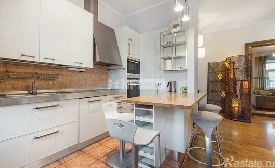 Продажа 3-комн квартиры на вторичном рынке ул Петровка,  д. 28,  к. 1