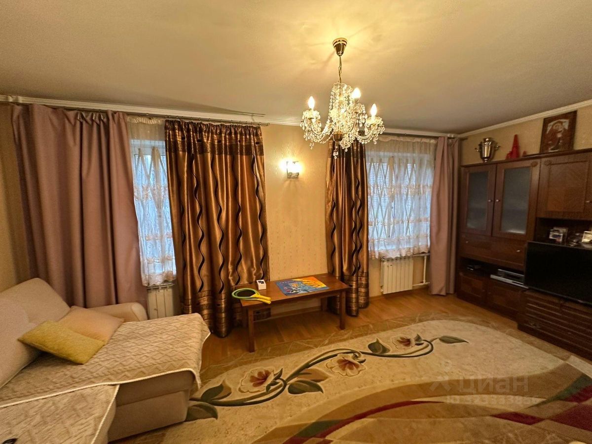 Продажа 3-комн квартиры на вторичном рынке проспект Наставников, 41К1