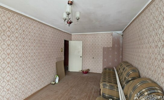 Продажа 2-комн квартиры на вторичном рынке Кириши г, Ленина пр-кт,  д. 33Б