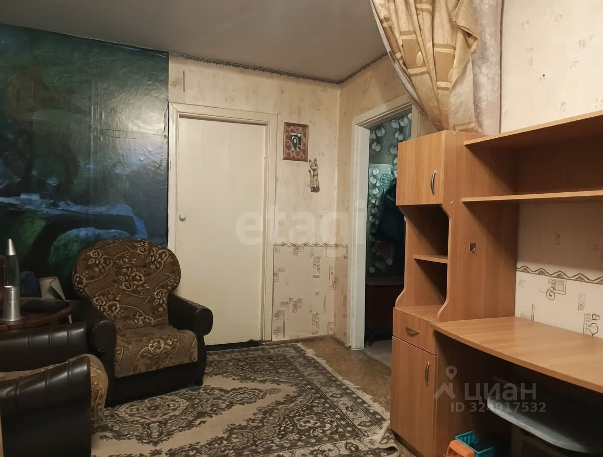 Продажа 2-комн квартиры на вторичном рынке Кириши, улица Декабристов Бестужевых, 5