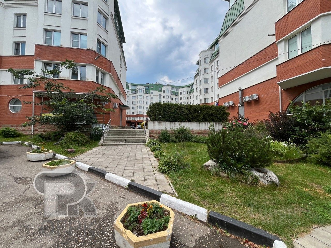 Продажа 4-комн квартиры на вторичном рынке Звенигород, улица Красная Гора, 1к1