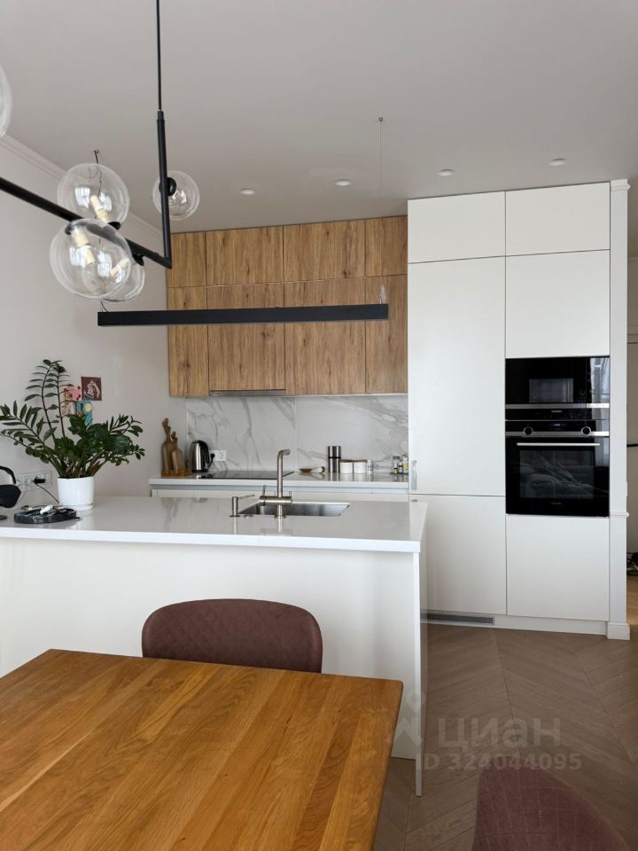 Продажа 3-комн квартиры на вторичном рынке Одинцово, улица Маршала Бирюзова, 13