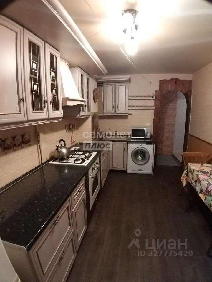 Продажа 3-комн квартиры на вторичном рынке Новороссийская улица, 16