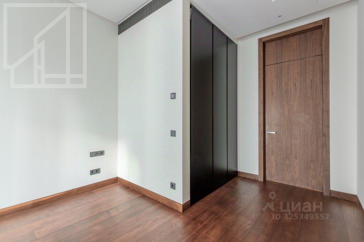 Продажа 3-комн квартиры на вторичном рынке Мосфильмовская улица, 1А