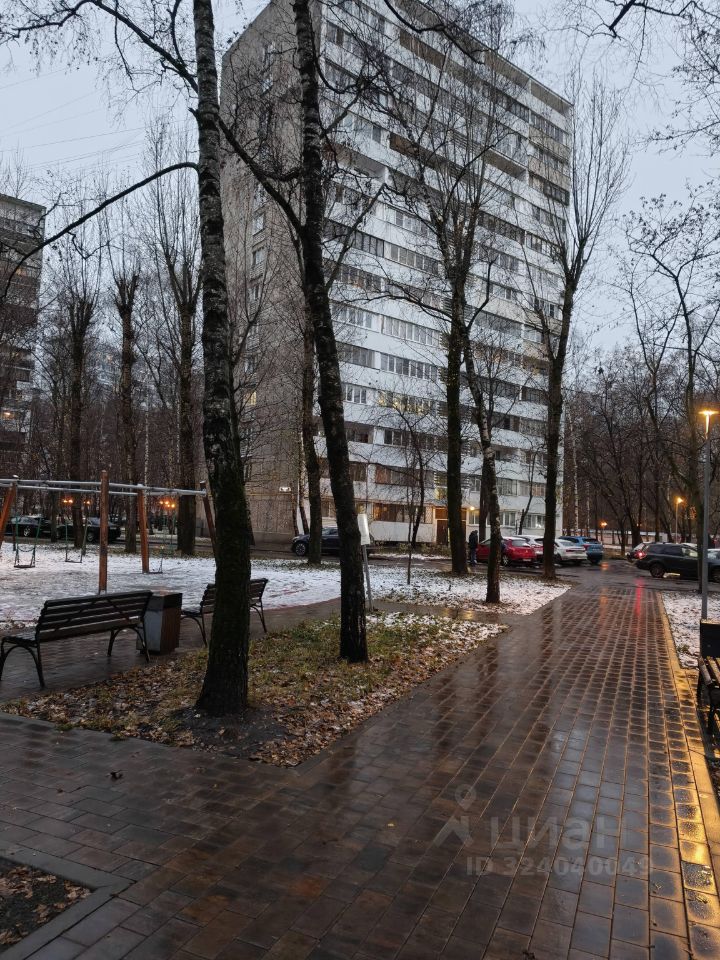 Продажа 2-комн квартиры на вторичном рынке улица Берзарина, 11