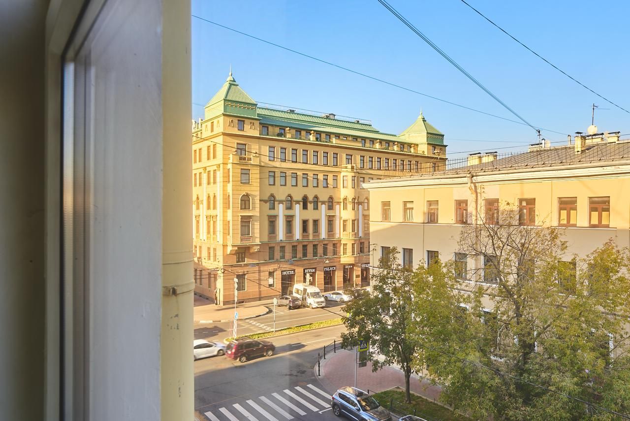 Продажа 2-комн квартиры на вторичном рынке 3-я Васильевского острова линия, 58