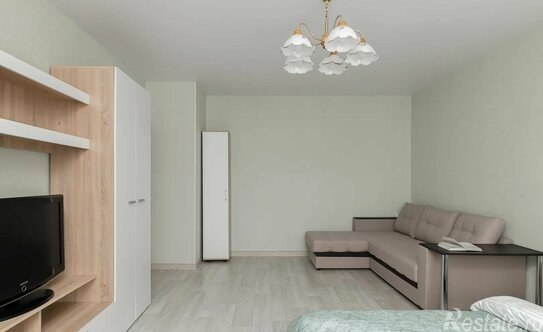 Продажа 1-комн квартиры на вторичном рынке Смольная улица,  д. 73