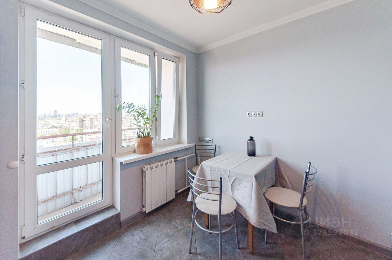 Продажа 4-комн квартиры на вторичном рынке Смоленский бульвар, 6-8