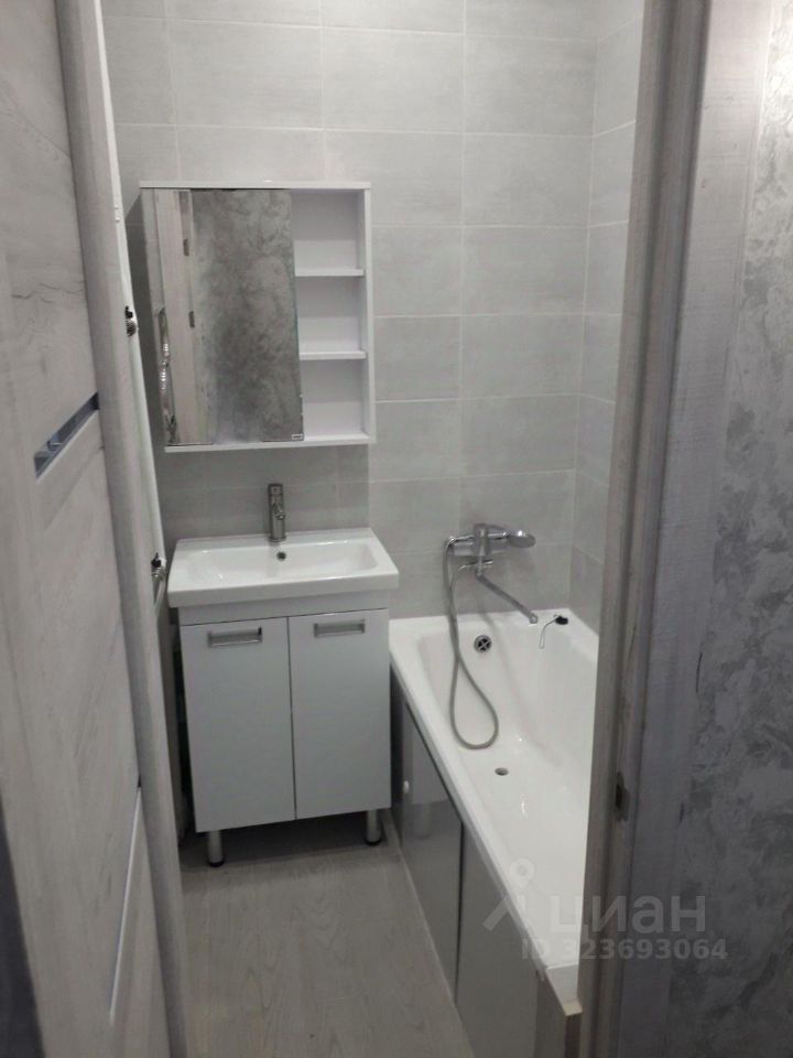 Продажа 1-комн квартиры на вторичном рынке Новинский бульвар, 13