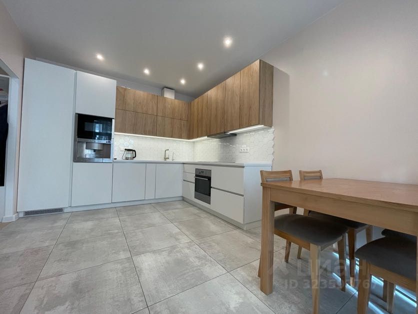 Продажа 4-комн квартиры на вторичном рынке Олонецкая улица, 4