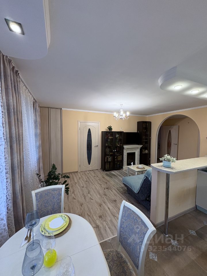 Продажа 2-комн квартиры на вторичном рынке ВНИИССОК пгт, улица Дружбы, 10