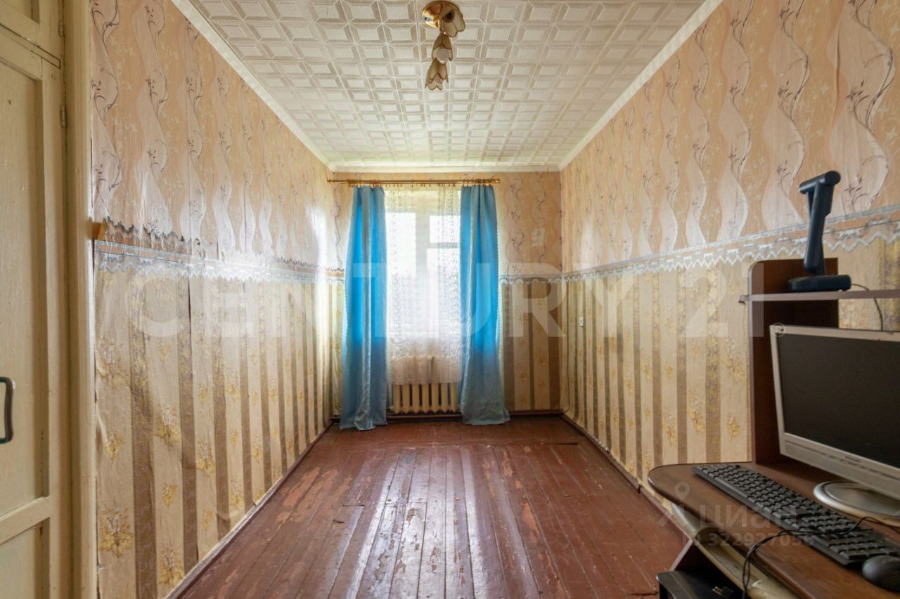 Продажа 3-комн квартиры на вторичном рынке Луга, улица Мелиораторов, 9