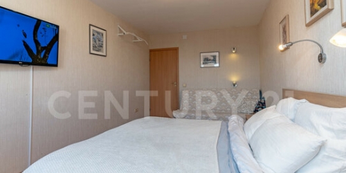 3-комн квартира улица Типанова,  д. 38