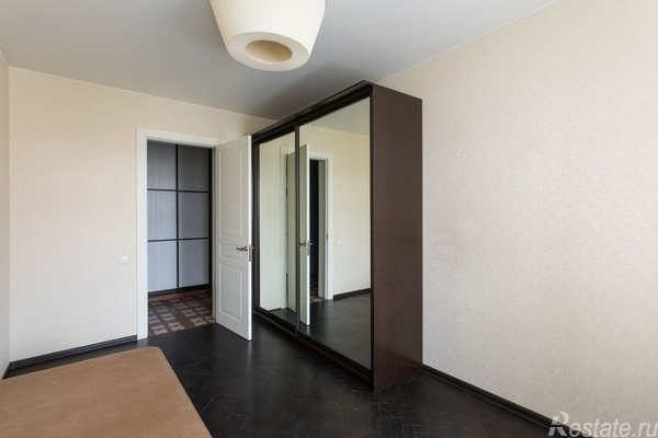 Продажа 2-комн квартиры на вторичном рынке Старо-Петергофский пр-кт,  д. 35б