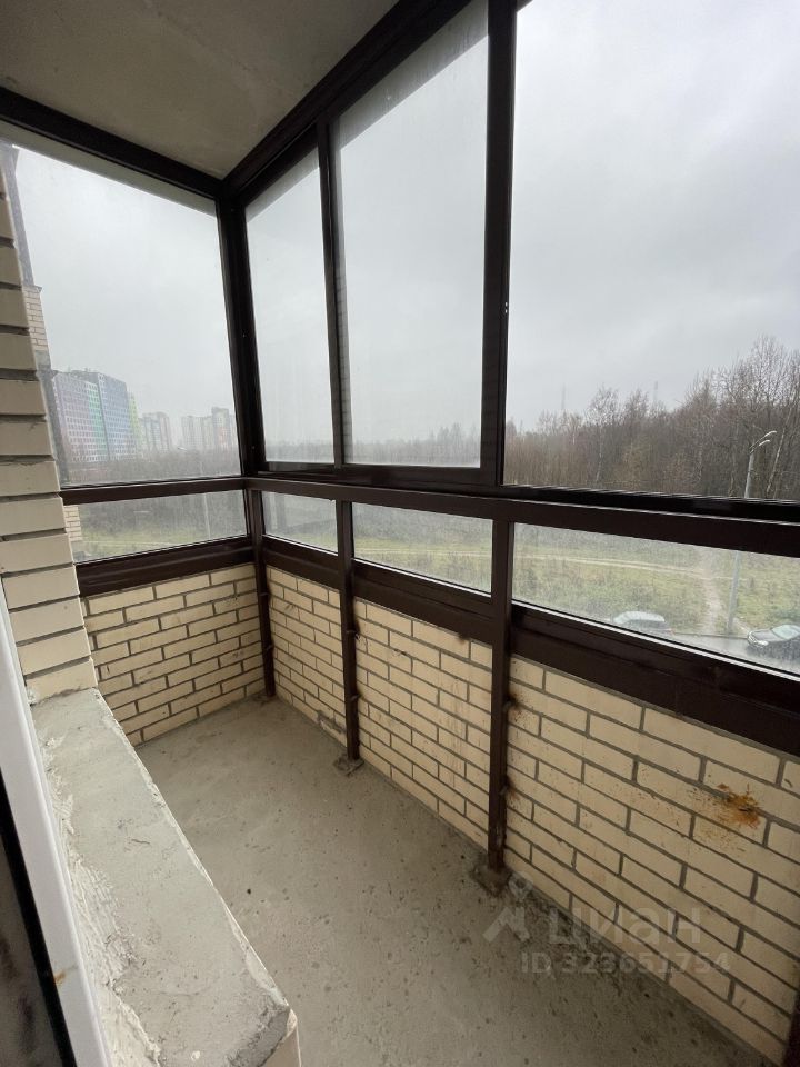 Продажа 2-комн квартиры на вторичном рынке Мурино, улица Шоссе в Лаврики, 59к1