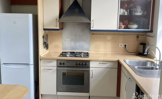 Продажа 2-комн квартиры на вторичном рынке Новозаводская улица,  д. 21