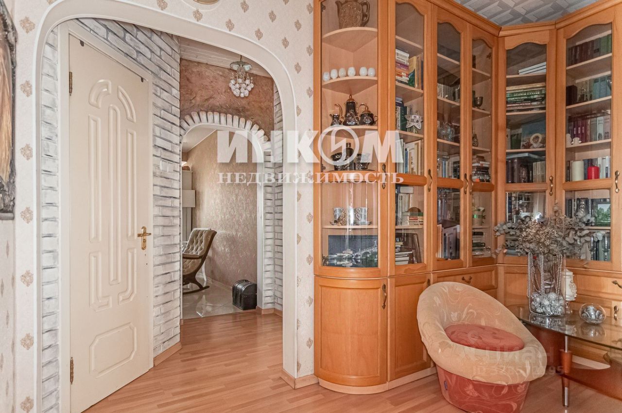 Продажа 3-комн квартиры на вторичном рынке улица Верхние Поля, 16К1