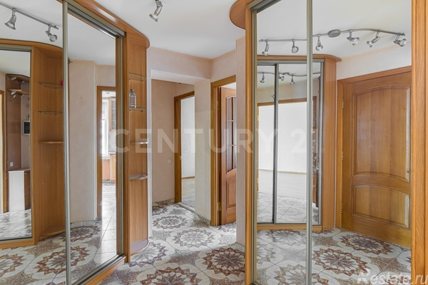 Продажа 3-комн квартиры на вторичном рынке Довженко ул,  д. 12к2