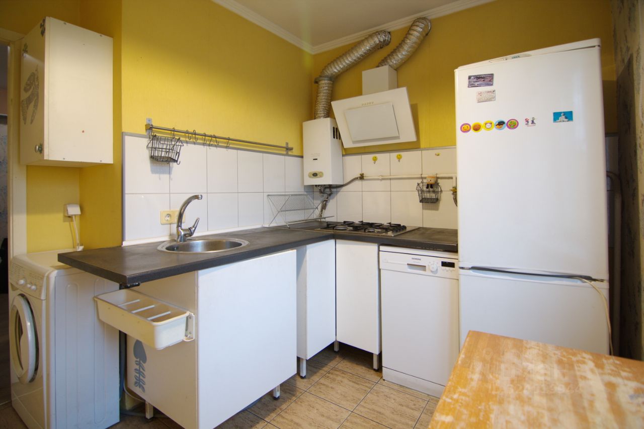 Продажа 2-комн квартиры на вторичном рынке Институтский проспект, 4К2