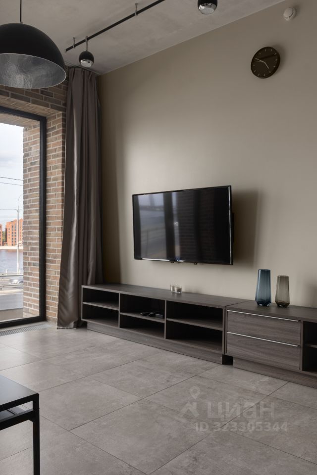 Продажа 2-комн квартиры на вторичном рынке набережная Макарова, 60