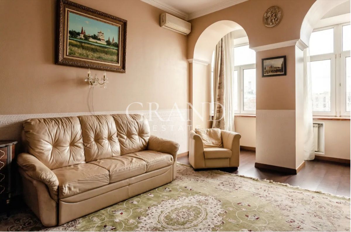 Продажа 3-комн квартиры на вторичном рынке улица Серафимовича, 2