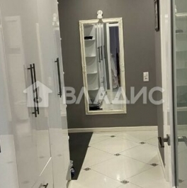 Продажа 2-комн квартиры на вторичном рынке проспект Героев,  д. 27 к1