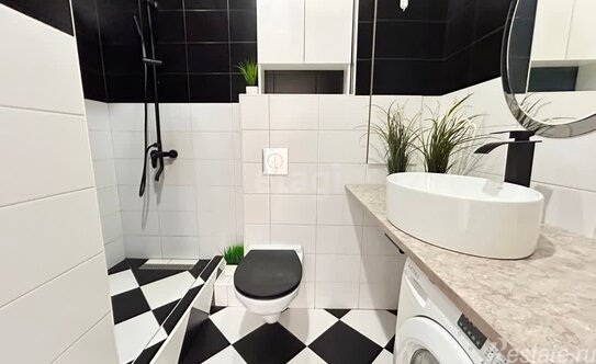 Продажа 1-комн квартиры на вторичном рынке ул Адмирала Коновалова,  д. 2-4