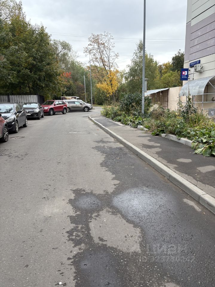 Продажа 3-комн квартиры на вторичном рынке Онежская улица, 51к1