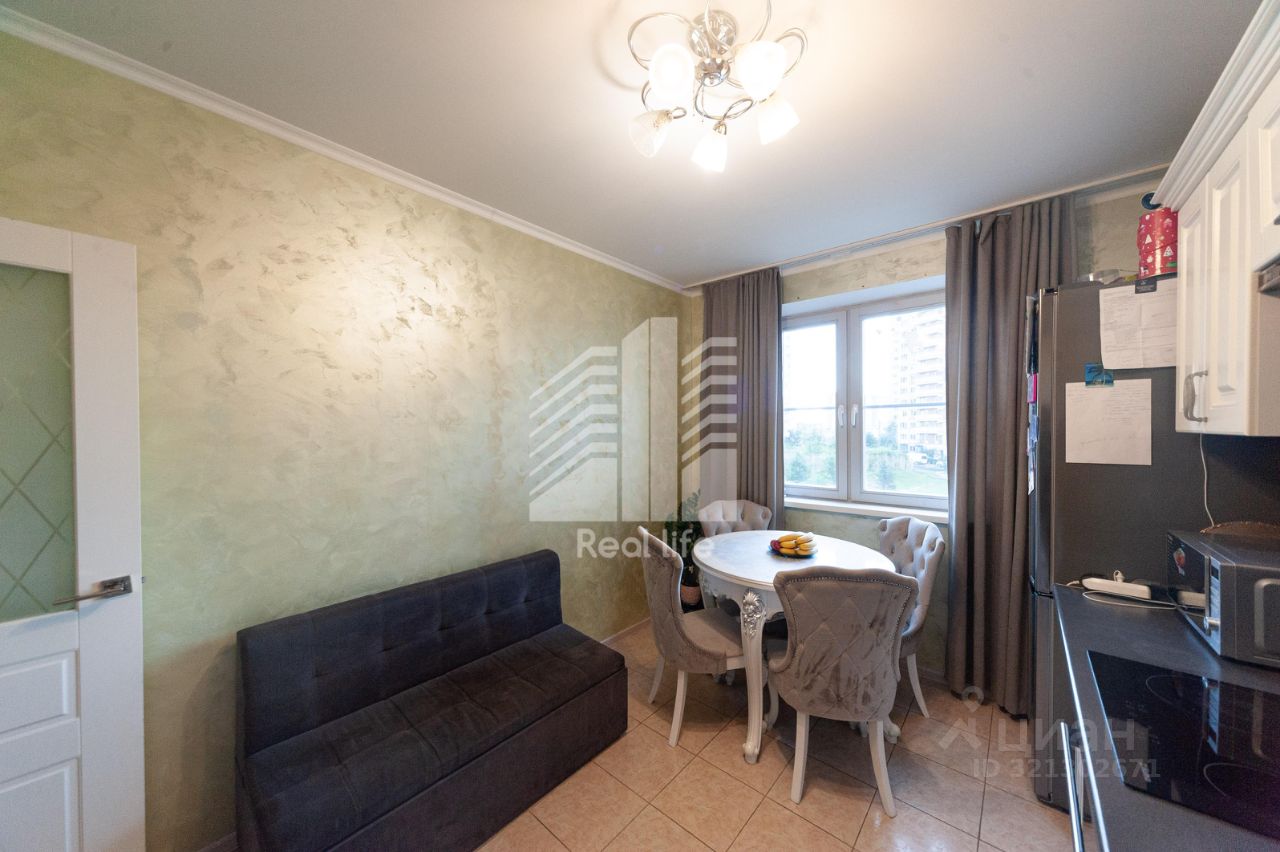 Продажа 2-комн квартиры на вторичном рынке Южный мкр, улица Курыжова, 28к1