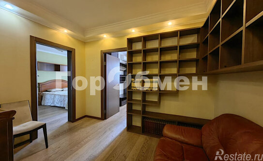 Продажа 3-комн квартиры на вторичном рынке Новороссийская улица,  д. 32