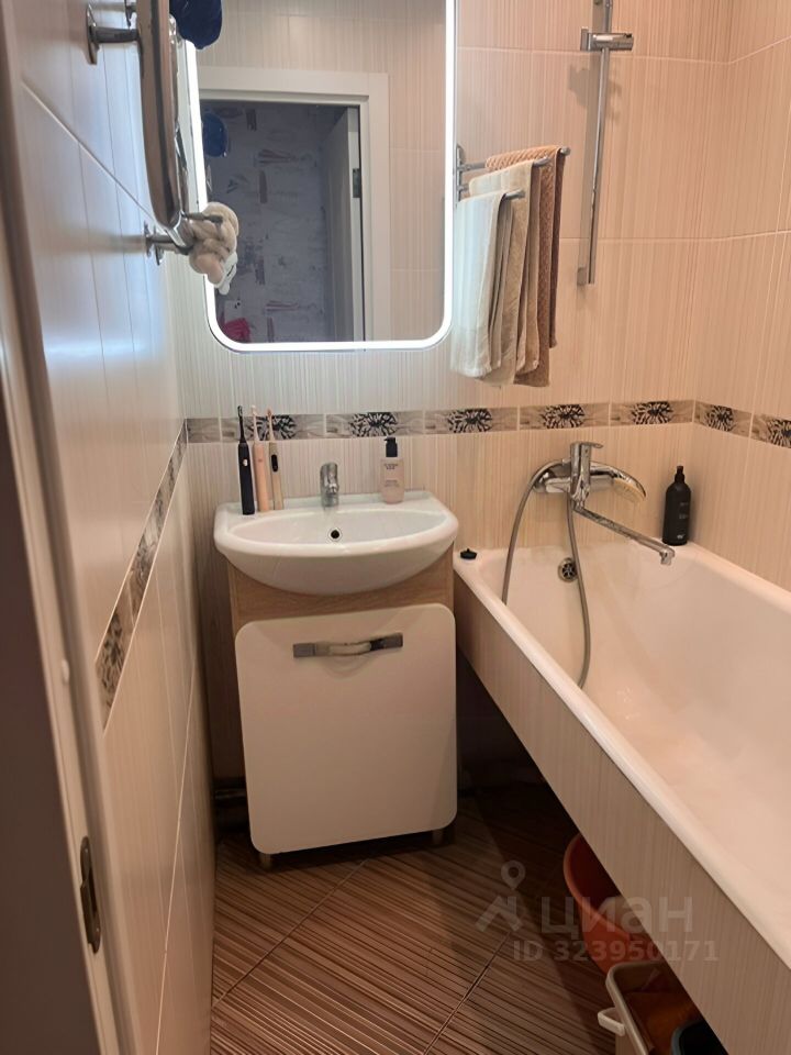 Продажа 2-комн квартиры на вторичном рынке улица Есенина, 12К1