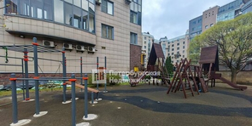 4-комн квартира Крестовский проспект,  д. 15