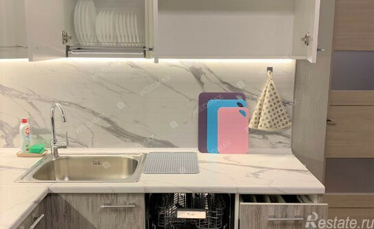 Аренда 4-комн квартиры на вторичном рынке Захарьевская улица,  д. 33